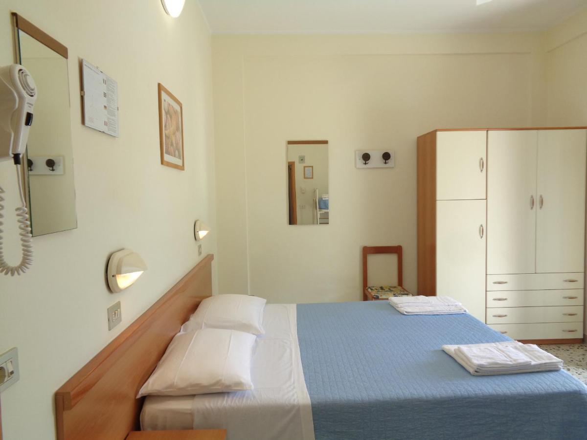 Hotel Tre Stelle Gabicce Mare Esterno foto